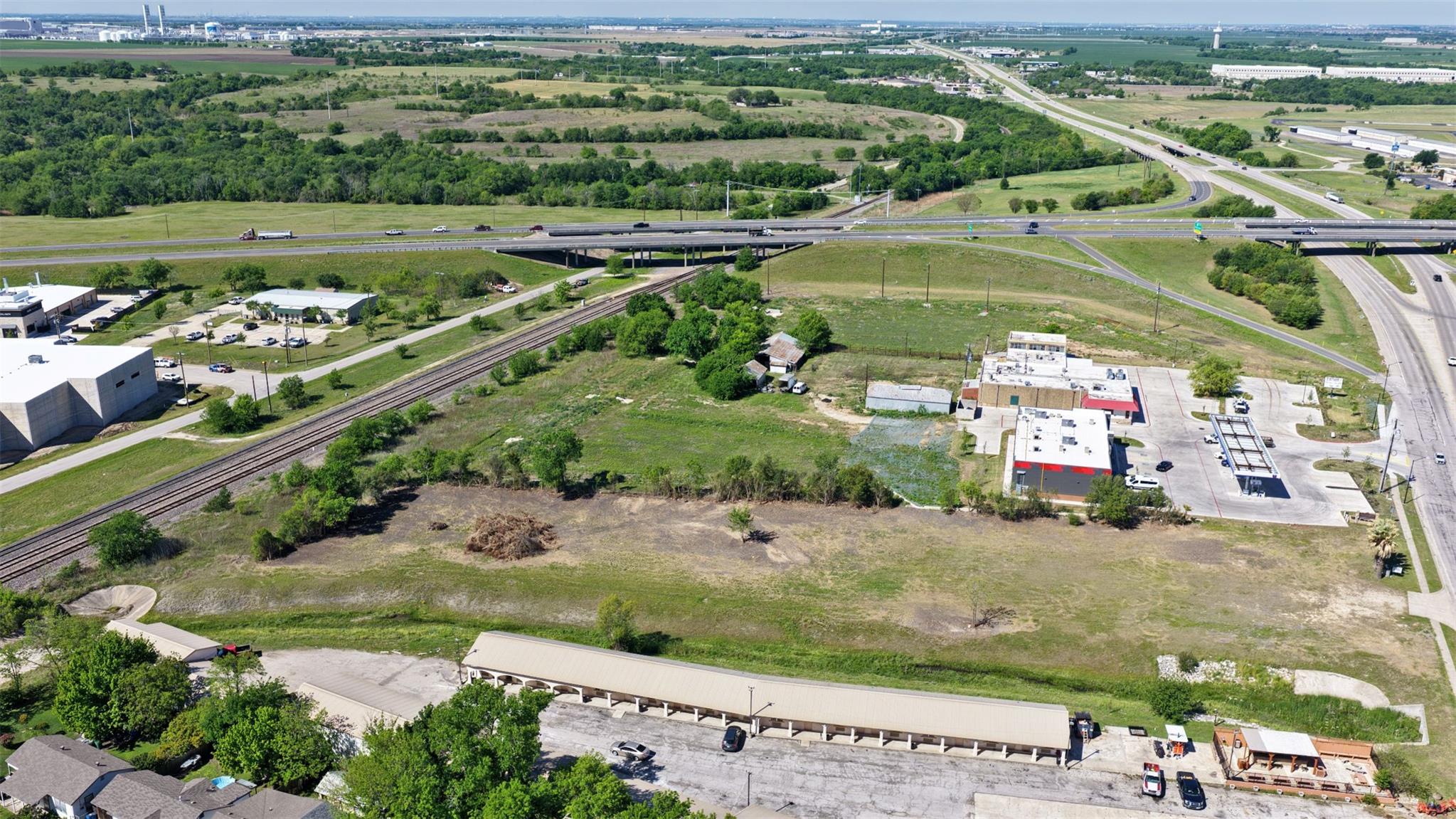 2215 W 2nd Street W Taylor TX 76574
