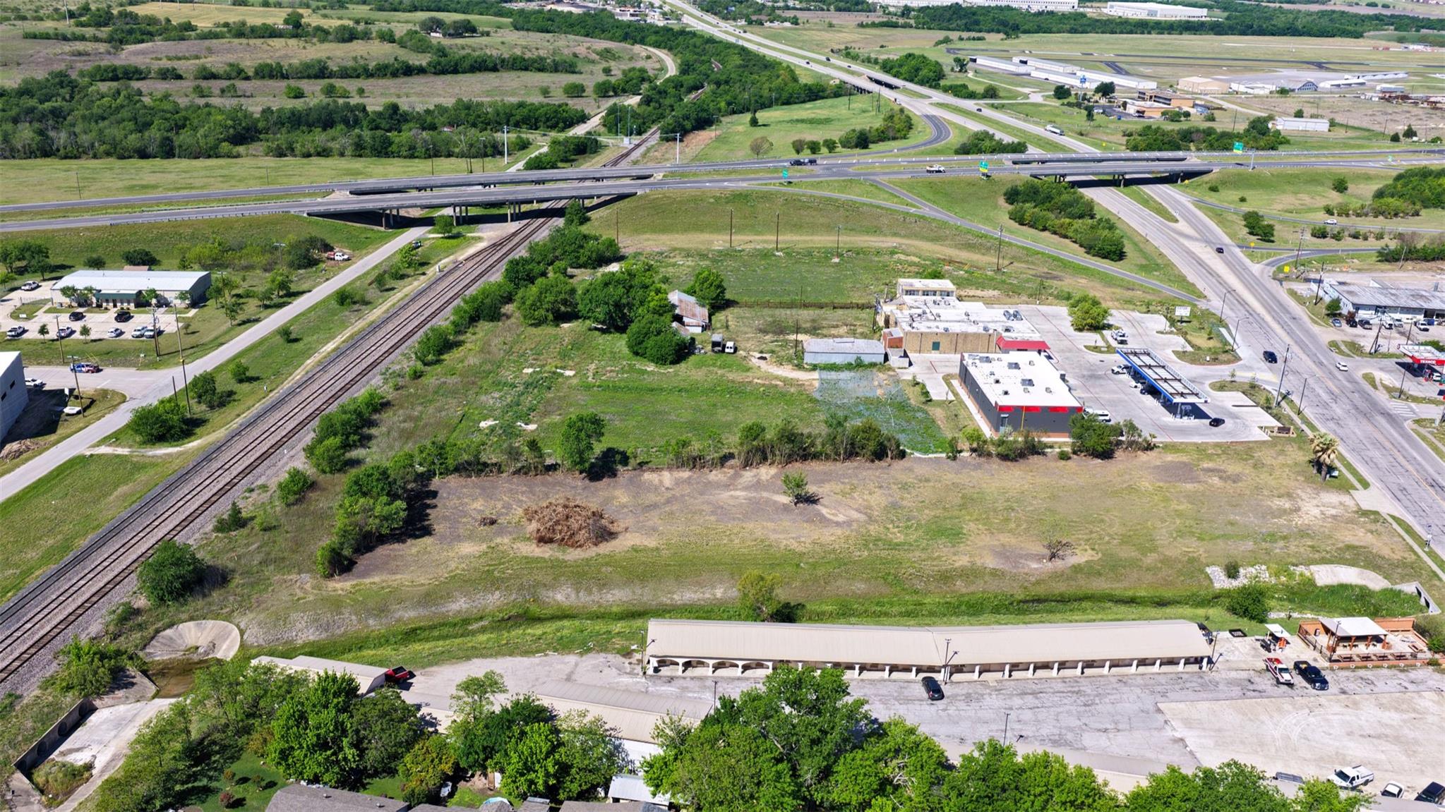 2215 W 2nd Street W Taylor TX 76574