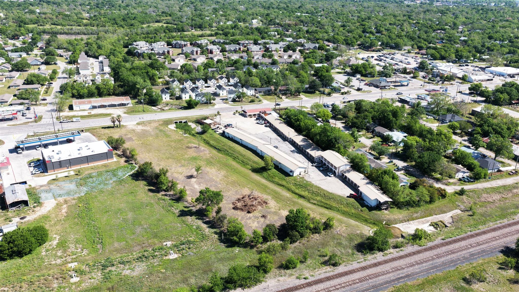 2215 W 2nd Street W Taylor TX 76574