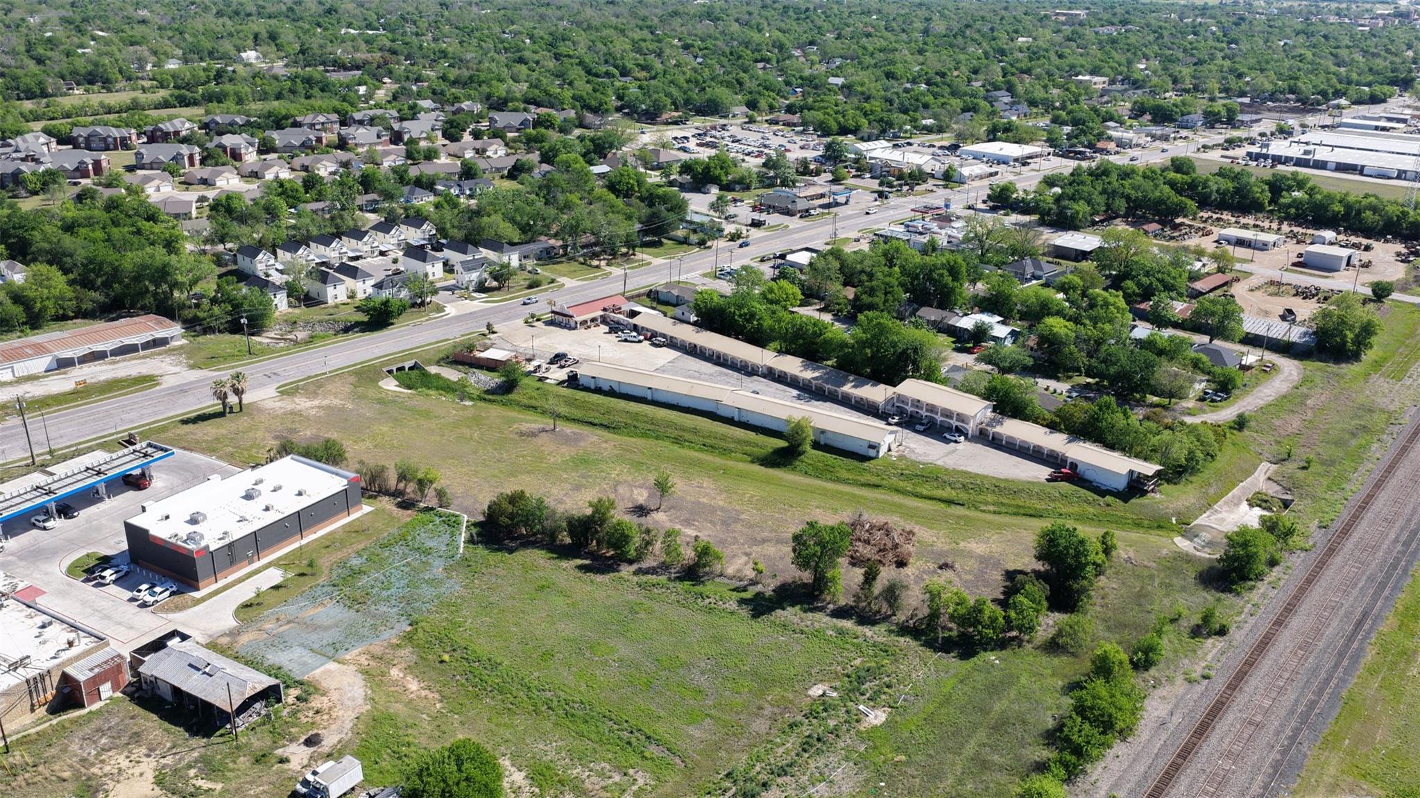 2215 W 2nd Street W Taylor TX 76574