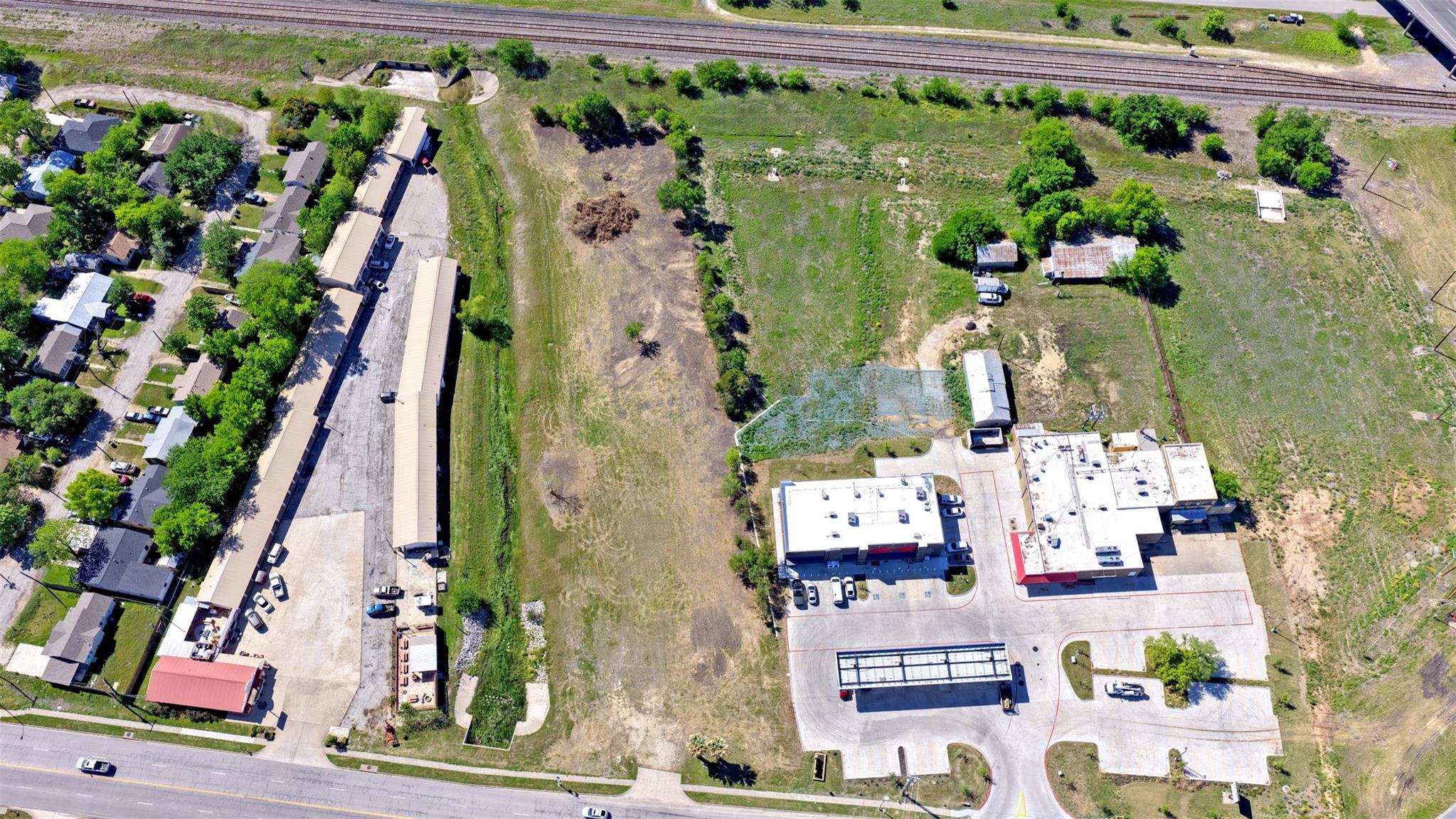 2215 W 2nd Street W Taylor TX 76574