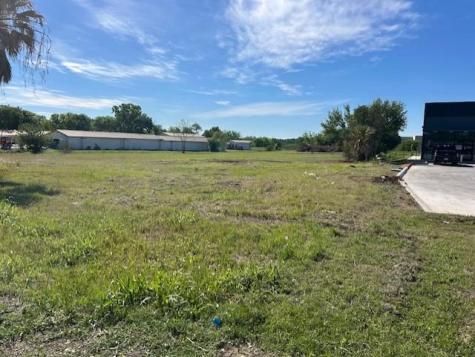 2215 W 2nd Street W Taylor TX 76574