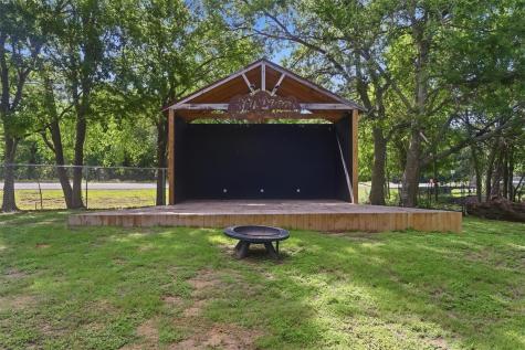 320 S Wilcox Street Rockdale TX 76567