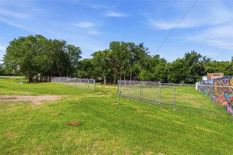 320 S Wilcox Street Rockdale TX 76567