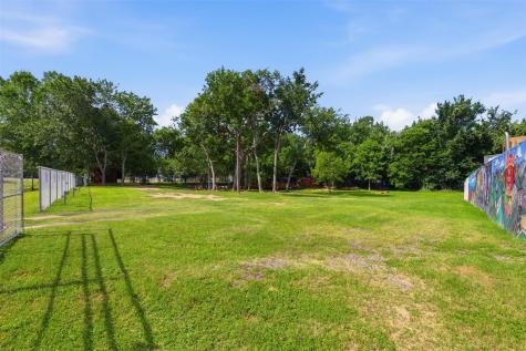 320 S Wilcox Street Rockdale TX 76567