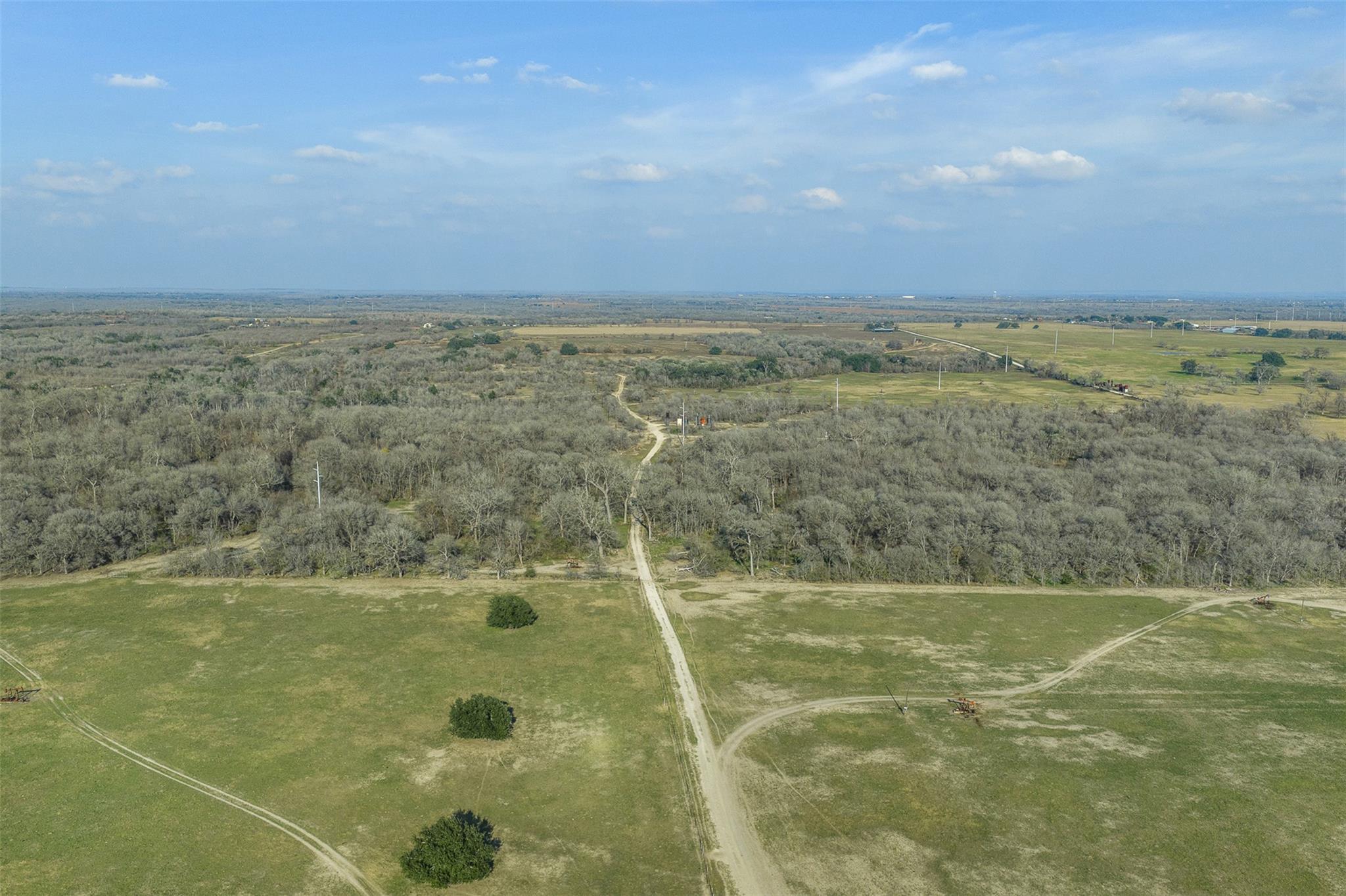 1144 Treetop Lane Luling TX 78648