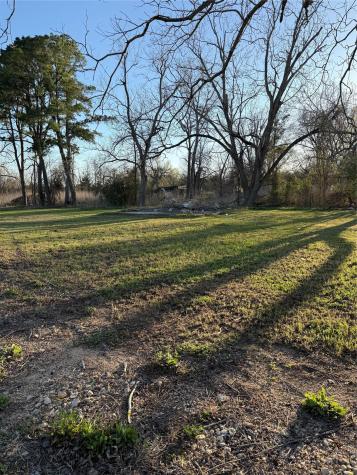 1304 E Cameron Avenue Rockdale TX 76567