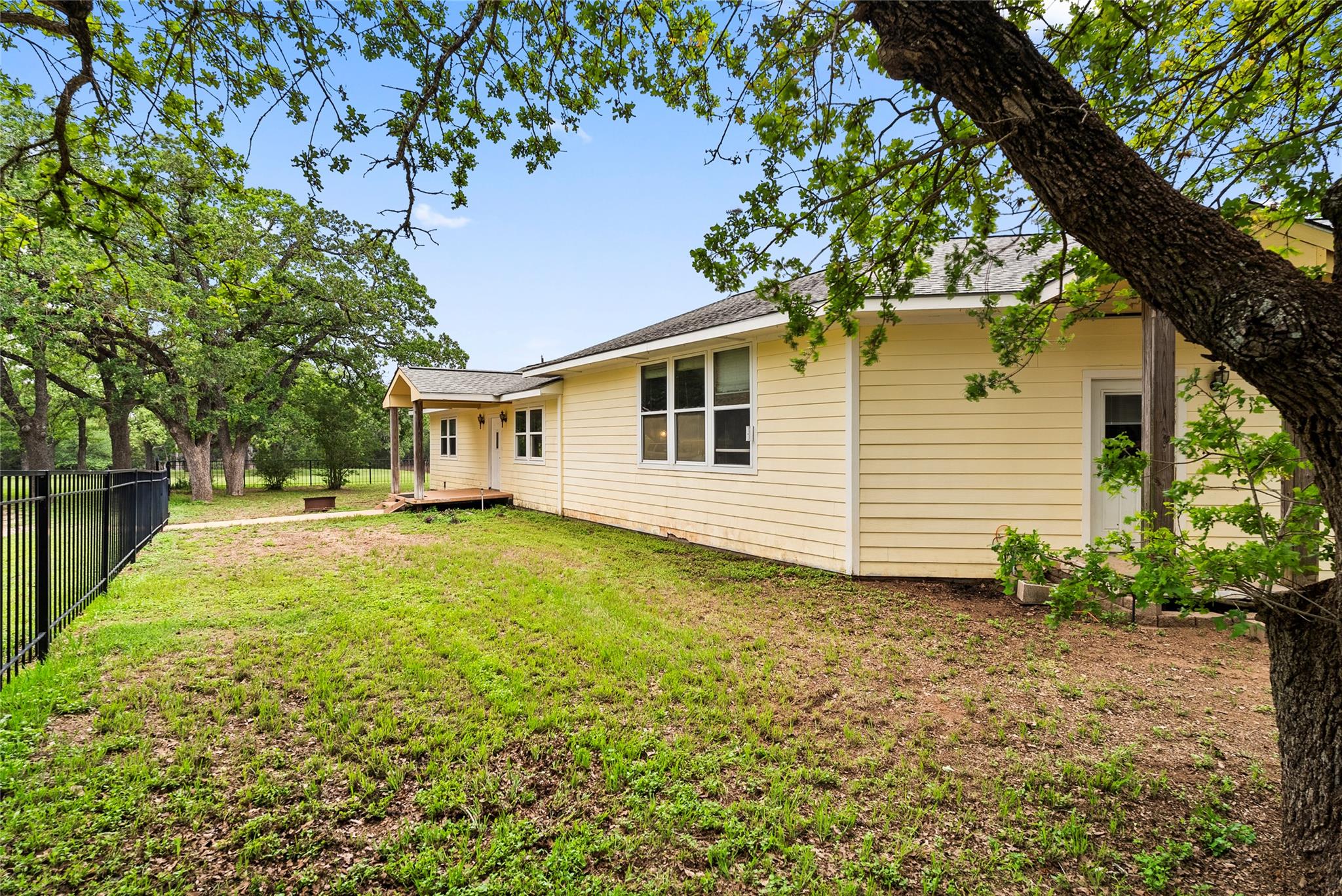 1389 Highway 290 E Elgin TX 78621