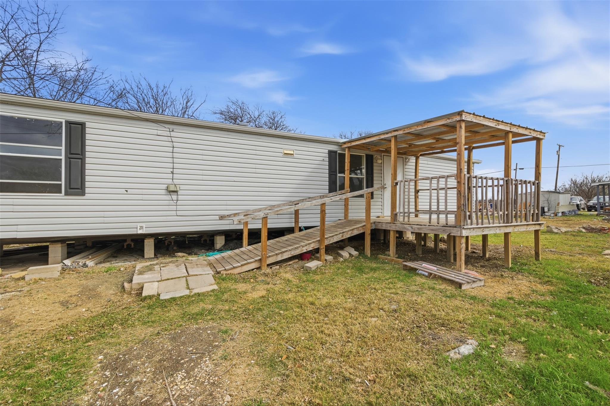 508 W Mesquite Avenue Rogers TX 76569