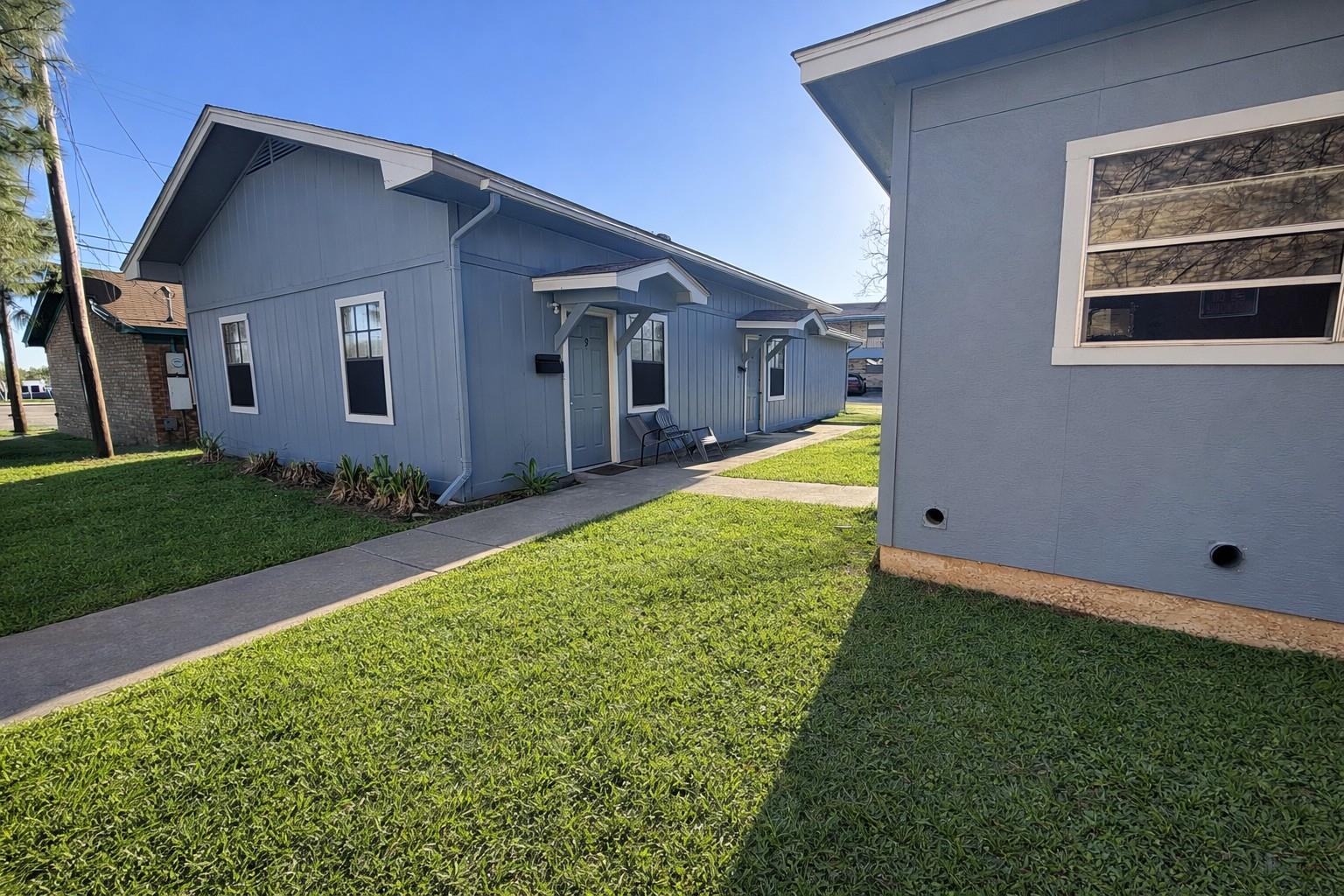 1706 W Cameron Avenue Rockdale TX 76567