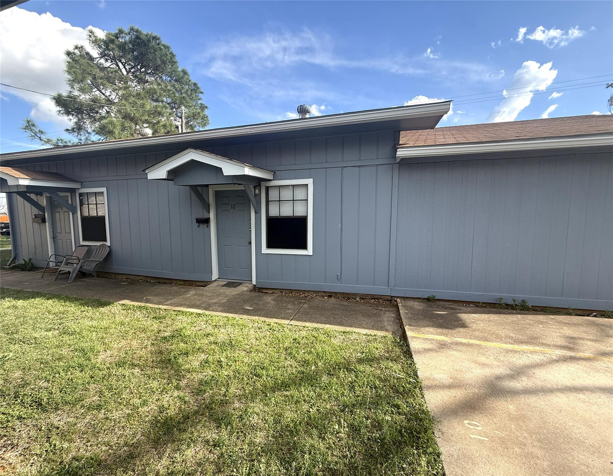1706 W Cameron Avenue Rockdale TX 76567