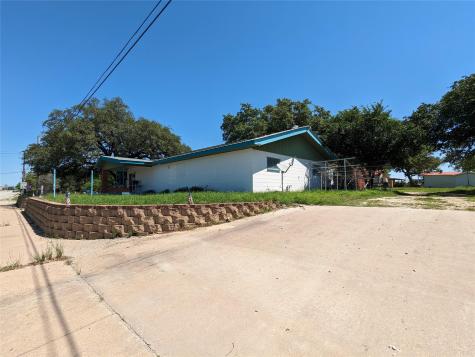 503 S 4th Street Lometa TX 76853