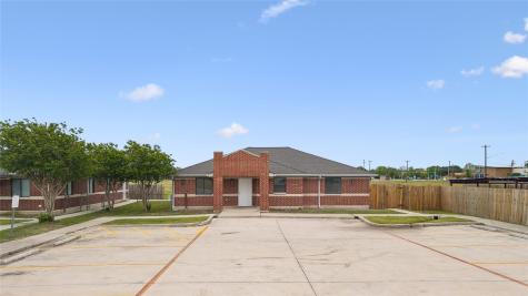 1024 S Guadalupe Street Lockhart TX 78644
