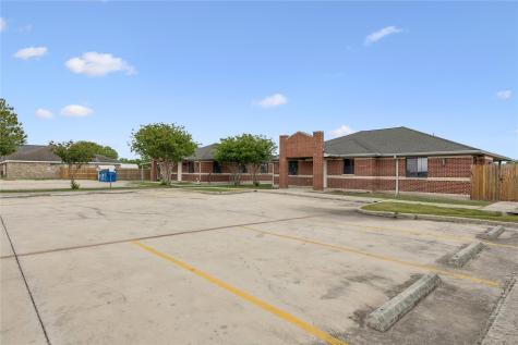 1024 S Guadalupe Street Lockhart TX 78644