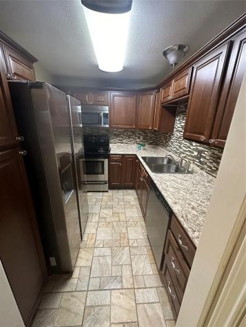 8 W Mesquite Avenue Rogers TX 76569
