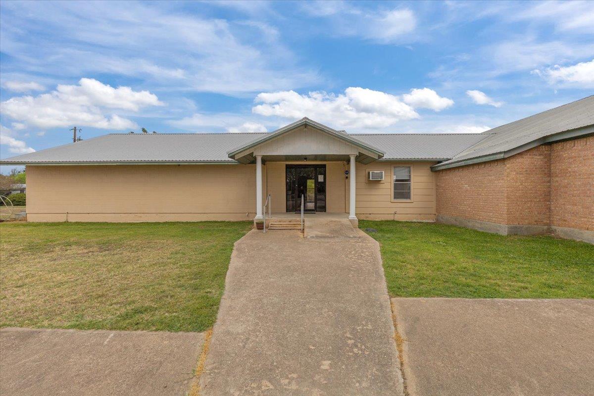 2418 Fm 1704 Elgin TX 78621