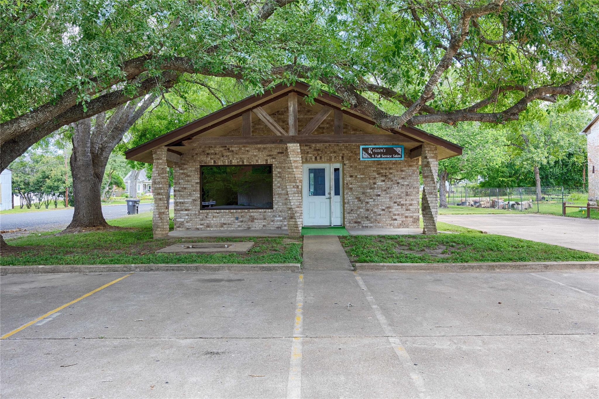 737 N Main Street Schulenburg TX 78956