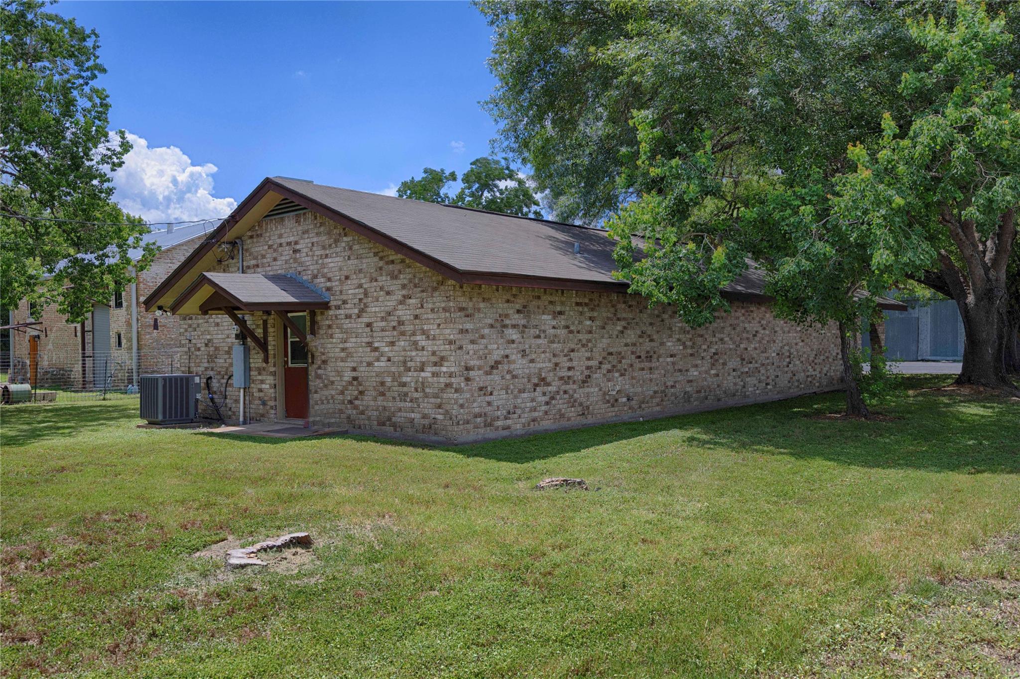 737 N Main Street Schulenburg TX 78956