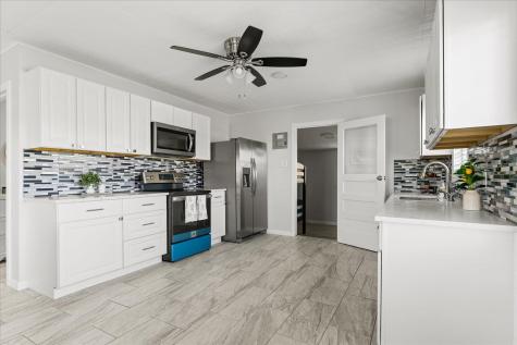 115 N Byers Street Port O'connor TX 77982