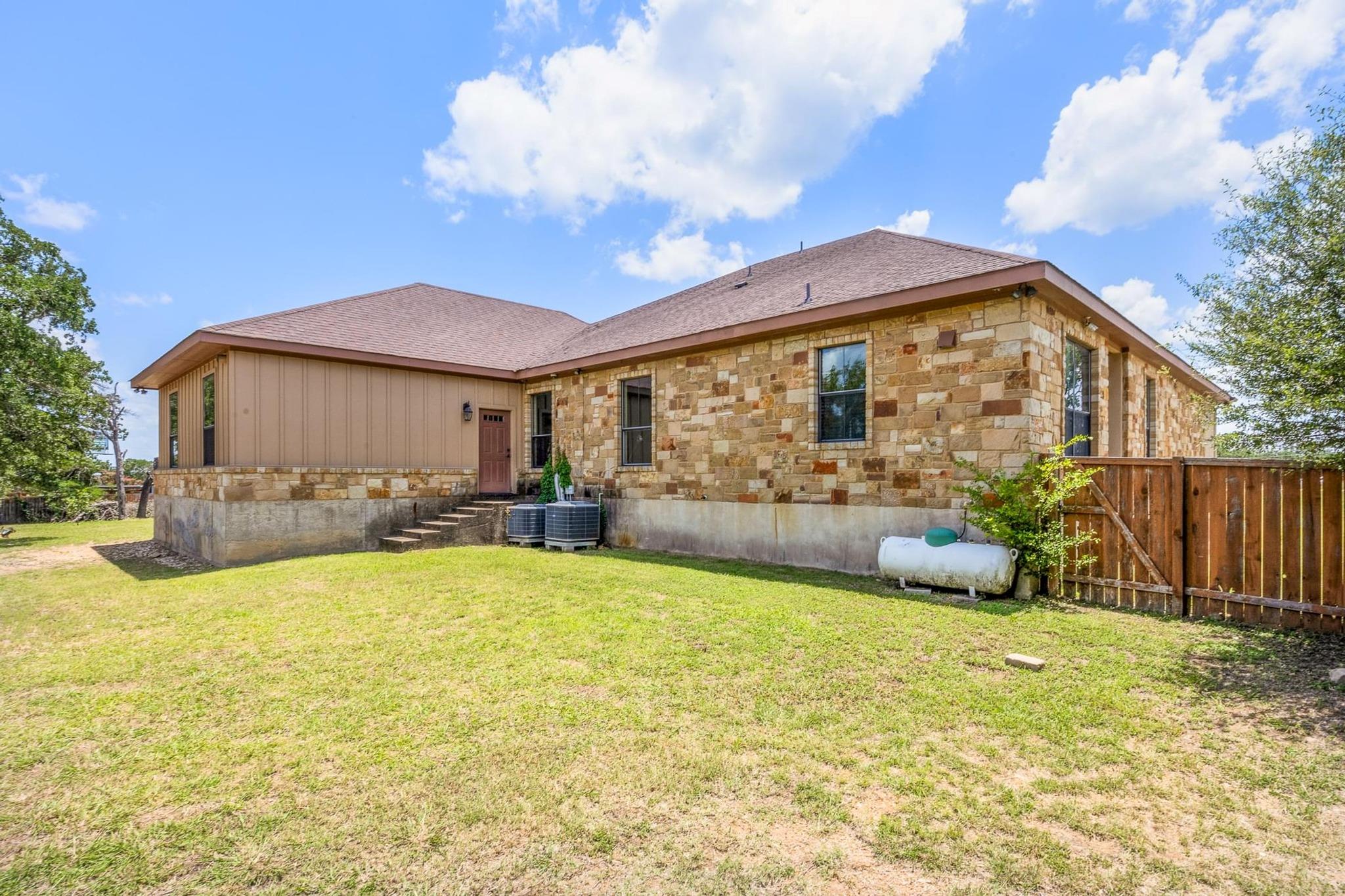 105 Applewood Drive Cedar Creek TX 78612