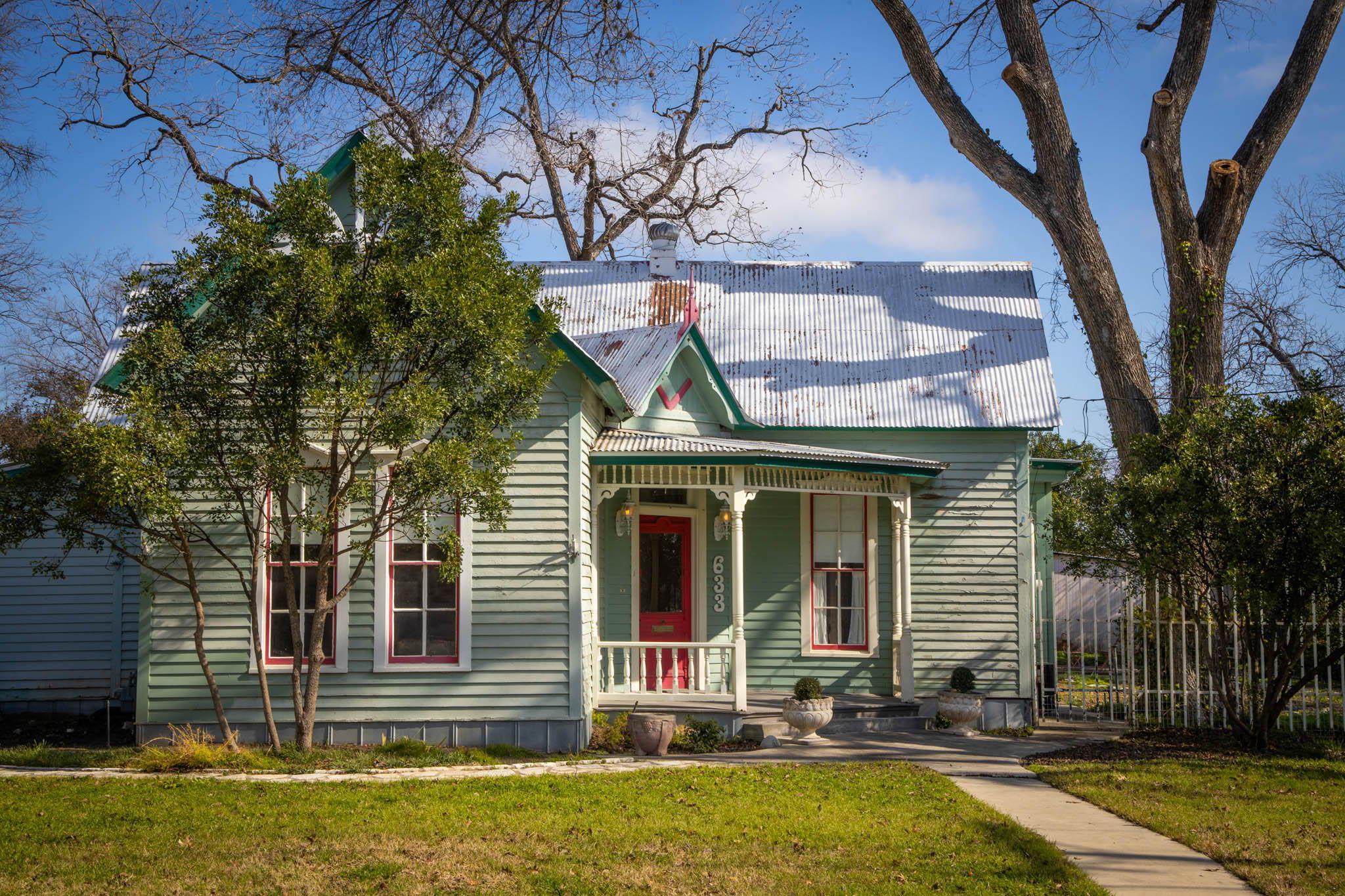 633 S Castell Avenue New Braunfels TX 78130
