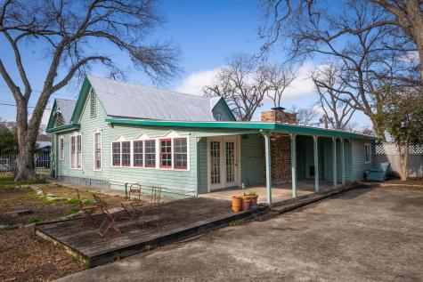 633 S Castell Avenue New Braunfels TX 78130