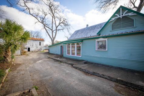 633 S Castell Avenue New Braunfels TX 78130