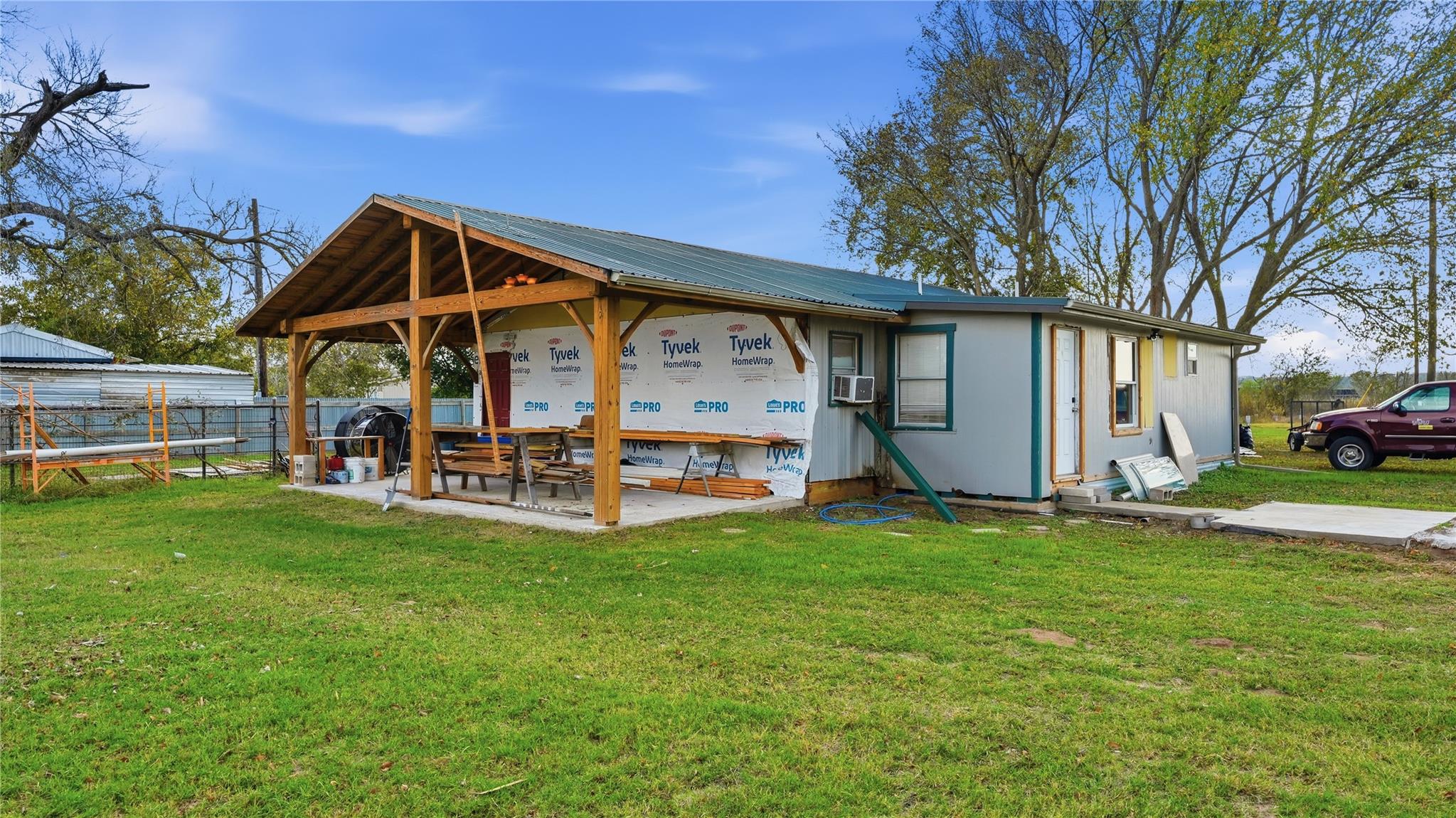 655 NW Loop 230 Smithville TX 78957