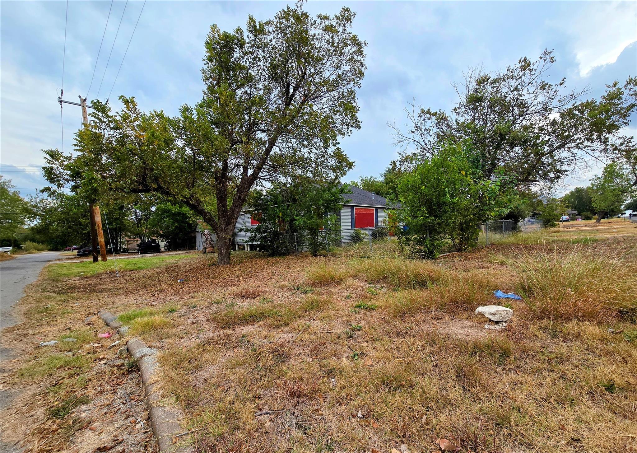 914 Porter & 901 W 5th Taylor TX 76574