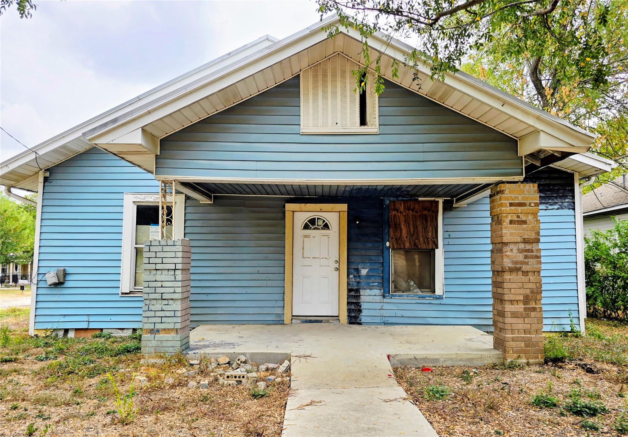 914 Porter & 901 W 5th Taylor TX 76574