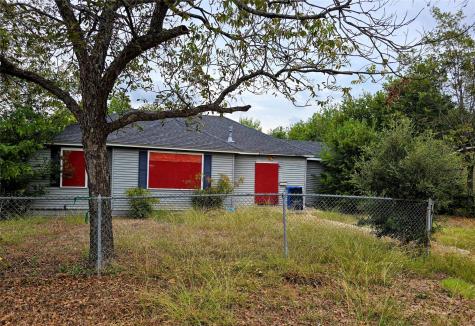914 Porter & 901 W 5th Taylor TX 76574