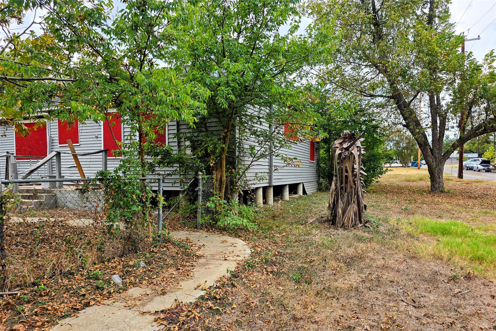 914 Porter & 901 W 5th Taylor TX 76574