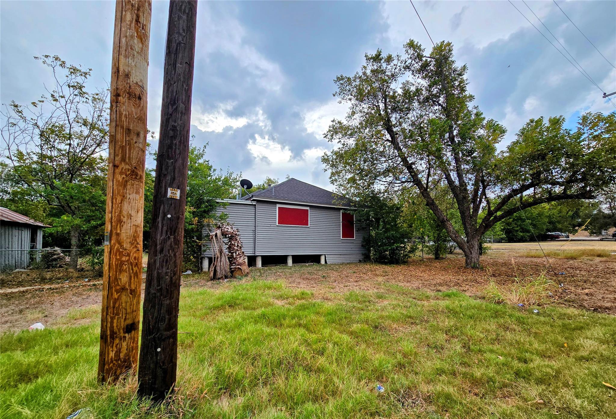 914 Porter & 901 W 5th Taylor TX 76574