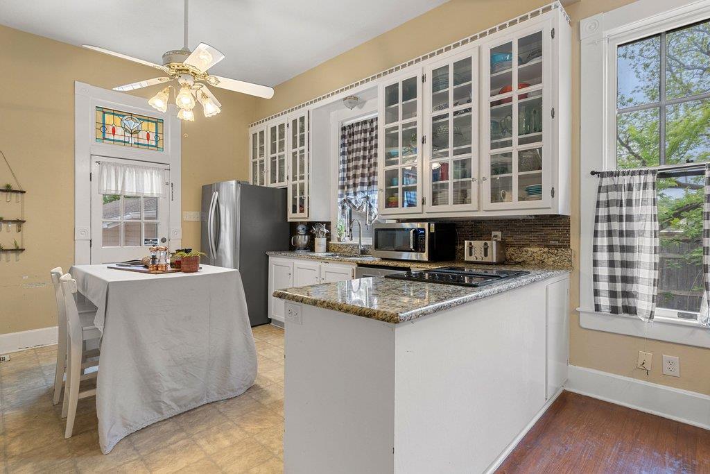 819 Hackberry Street Taylor TX 76574