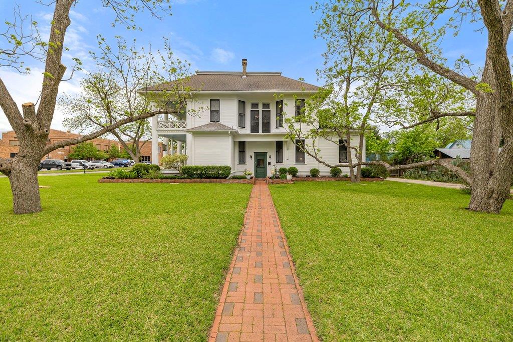 819 Hackberry Street Taylor TX 76574