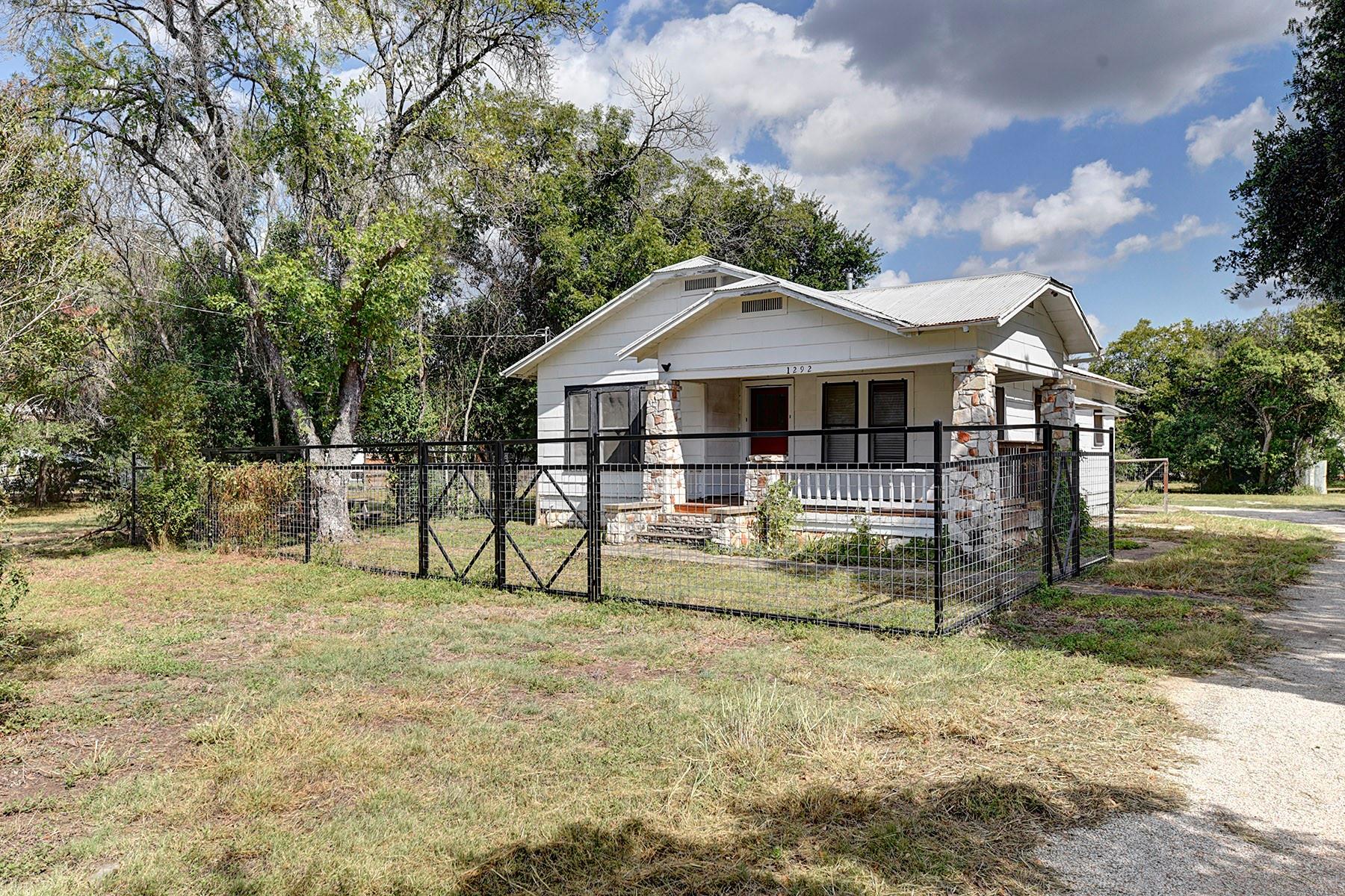 1292 N I-35 New Braunfels TX 78130