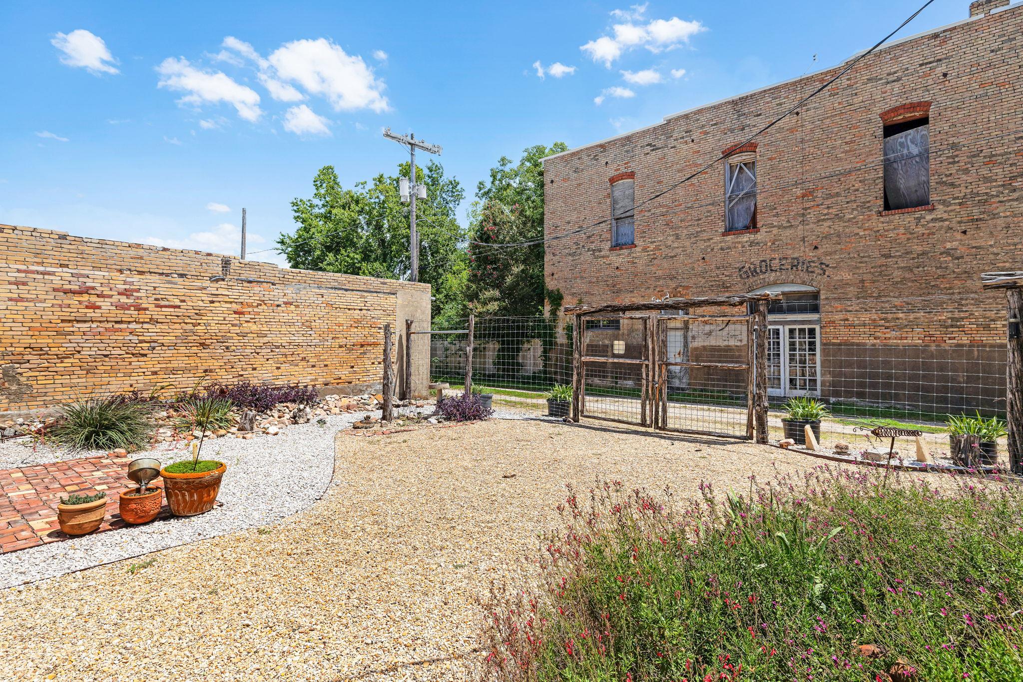 207 E Clark Street Bartlett TX 76511
