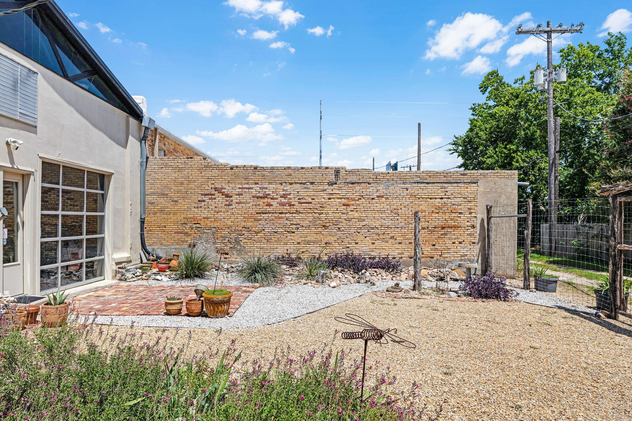 207 E Clark Street Bartlett TX 76511