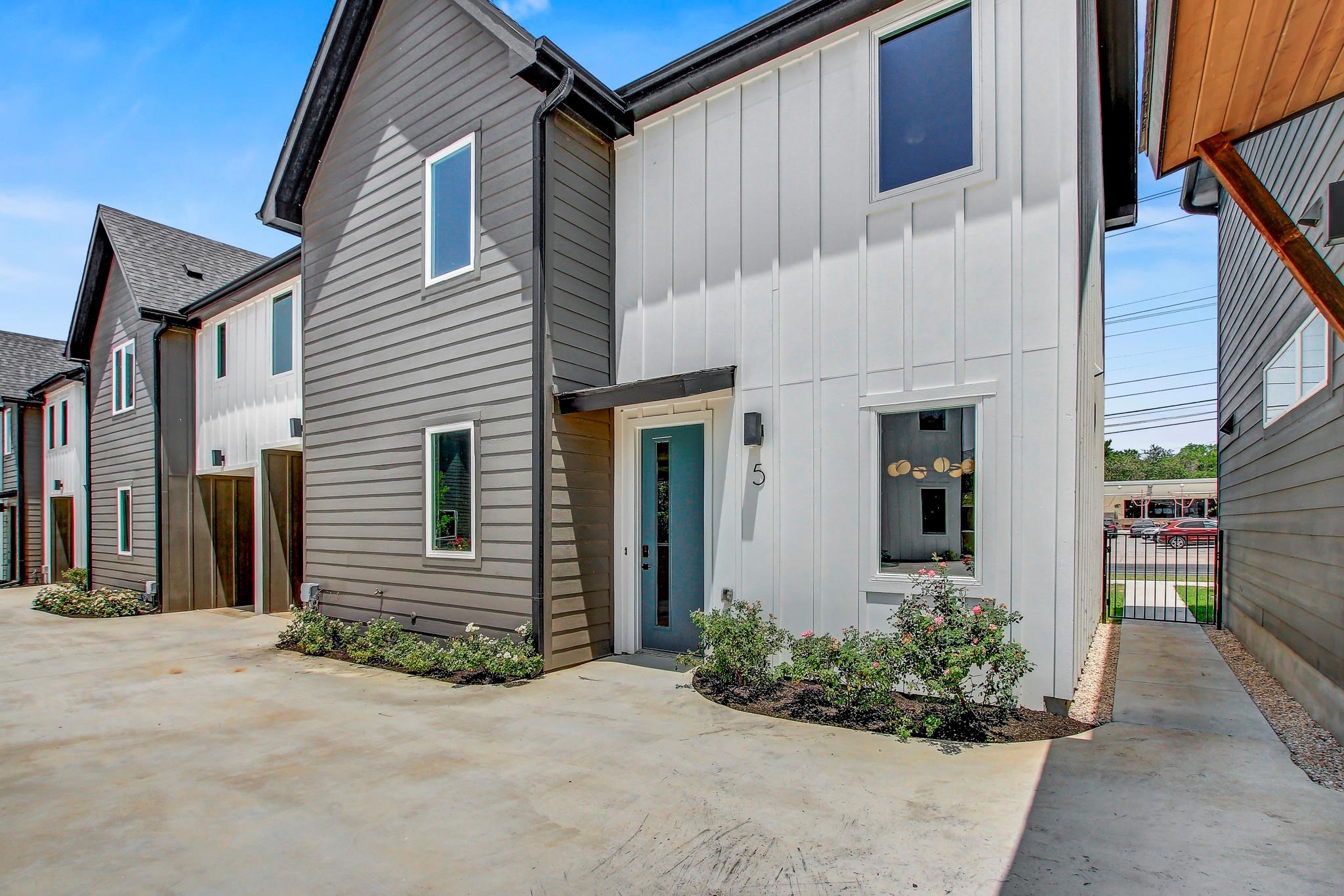 4127 E 12th Street Austin TX 78721
