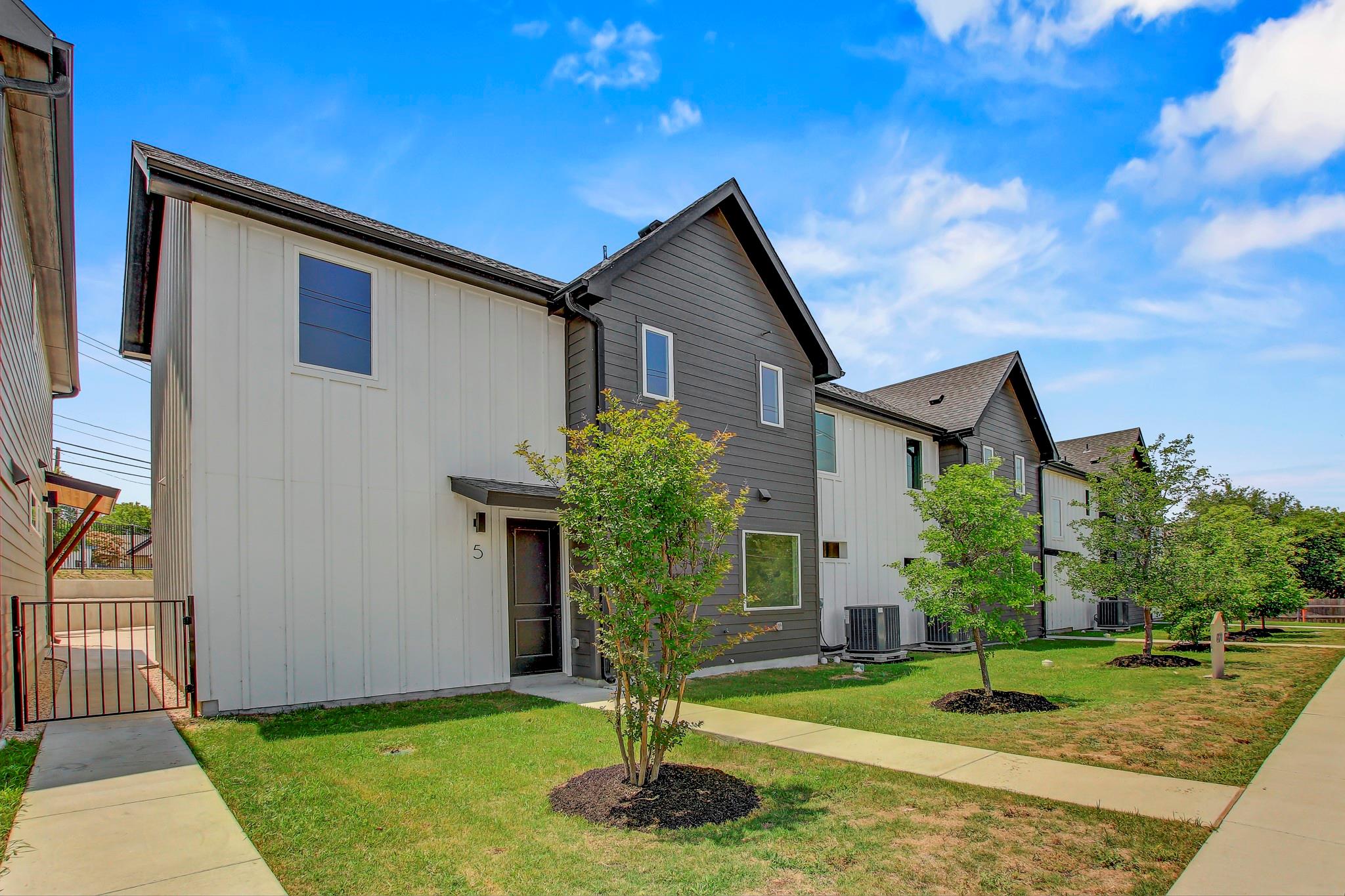 4127 E 12th Street Austin TX 78721