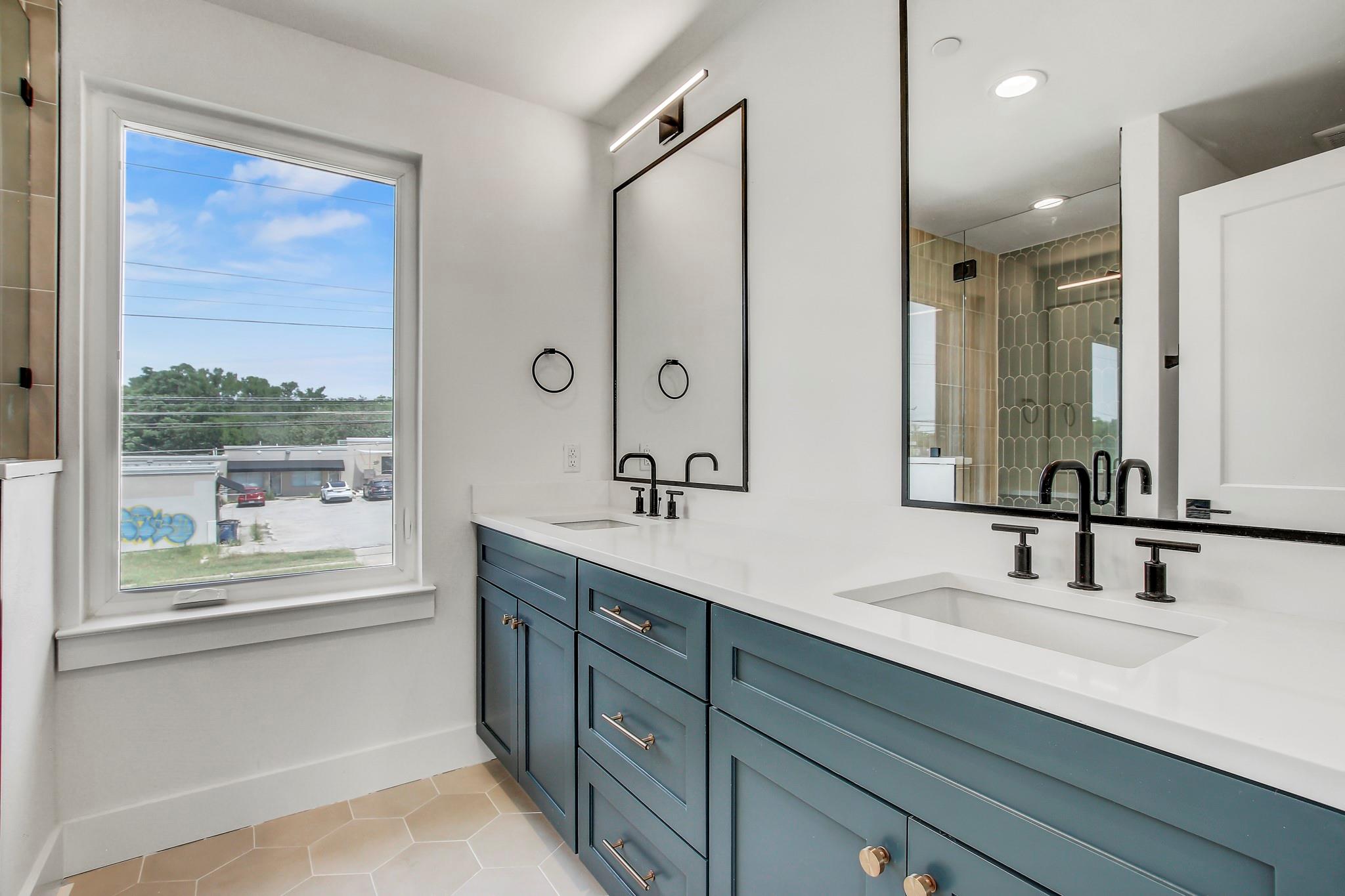 4127 E 12th Street Austin TX 78721