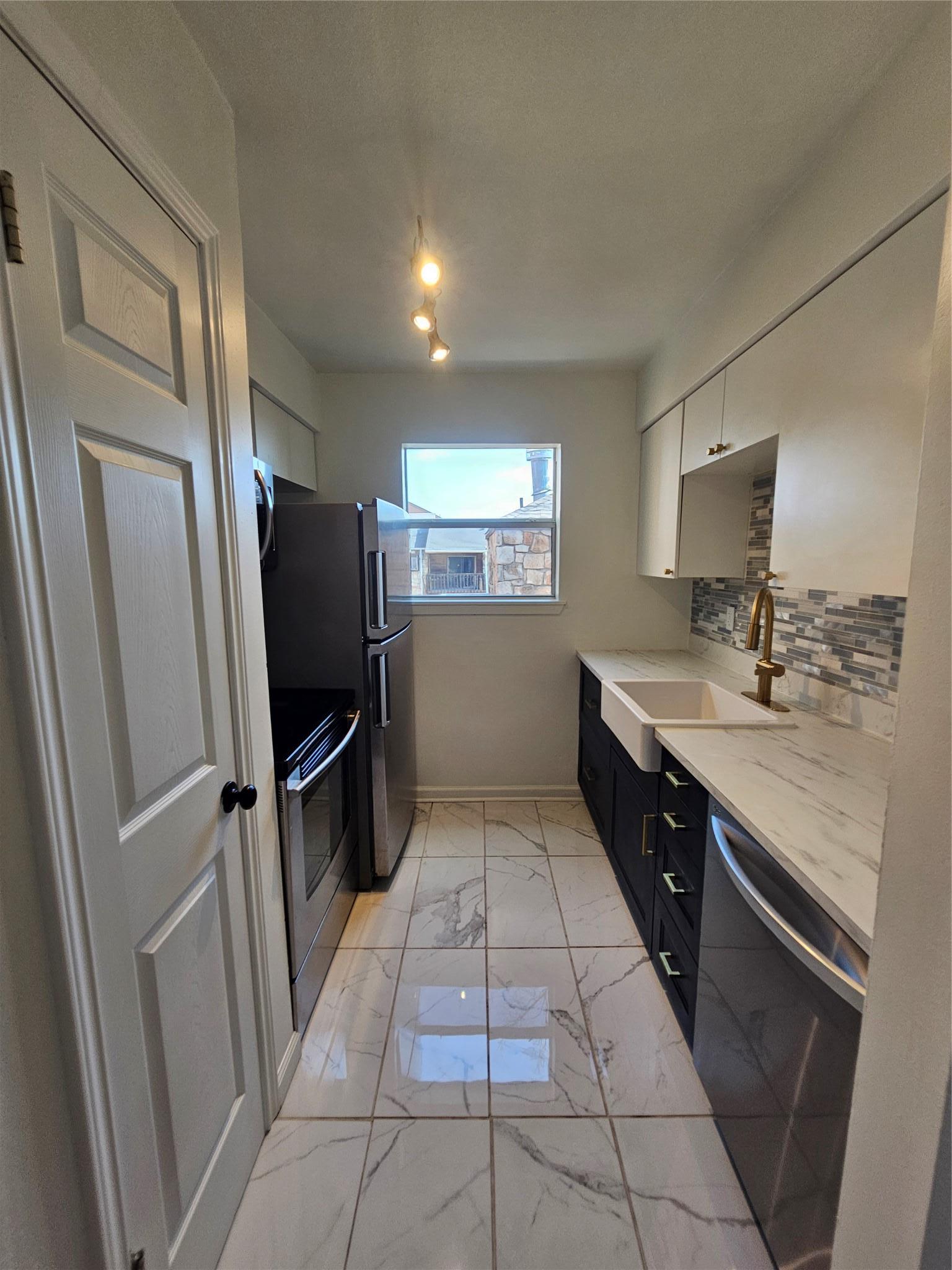 6903 Deatonhill Drive Austin TX 78745