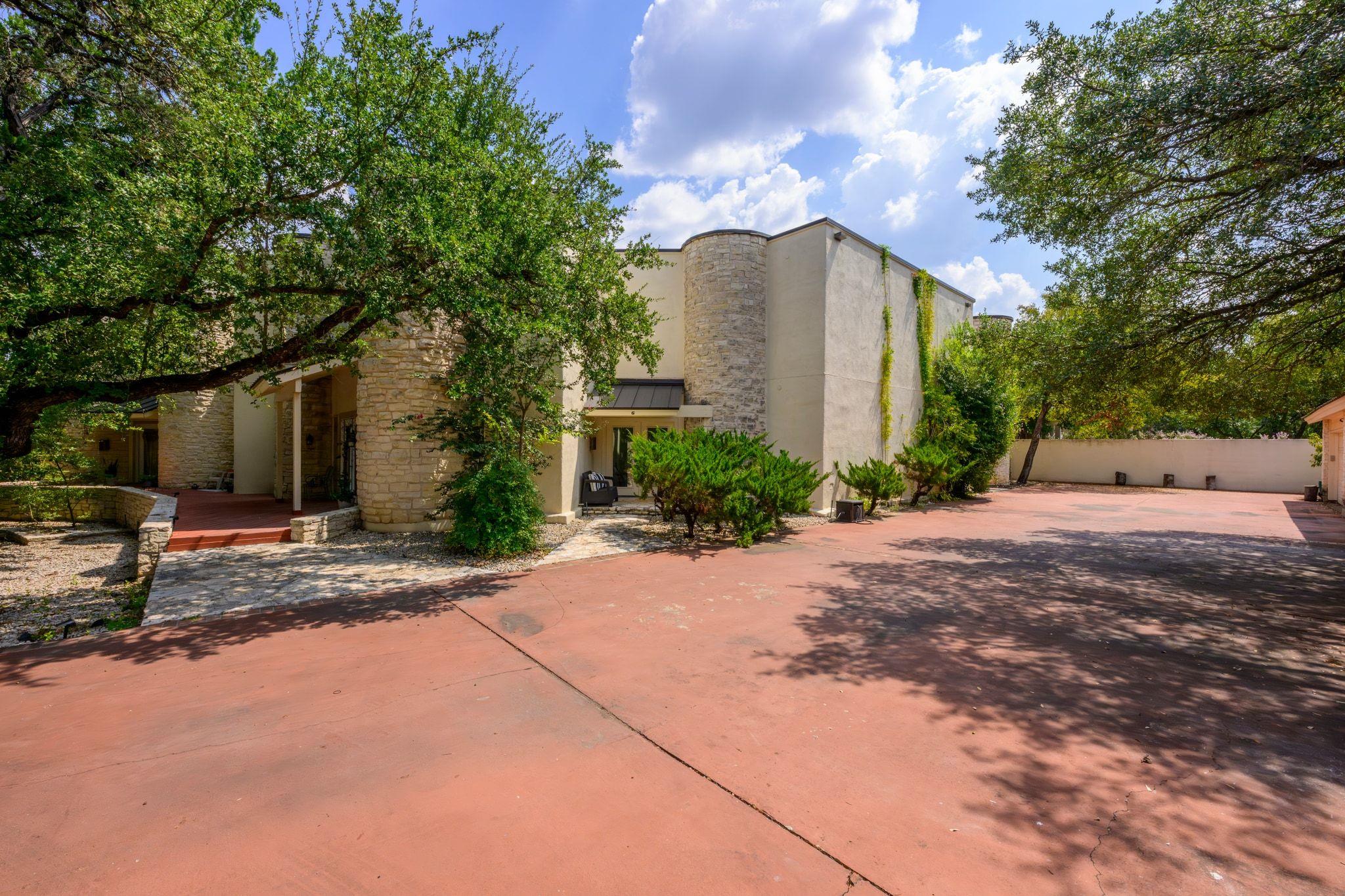 1 Crystal Springs Court The Hills TX 78738