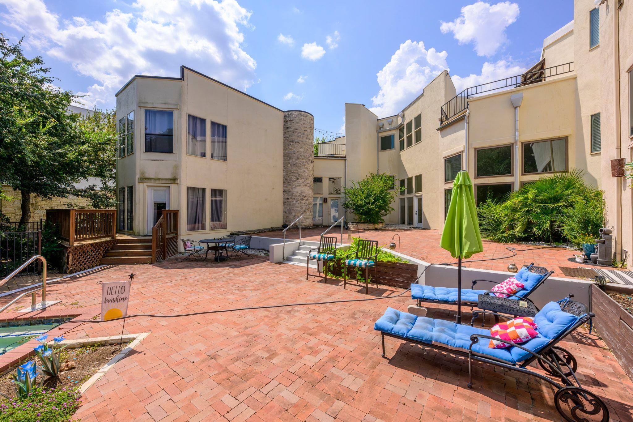 1 Crystal Springs Court The Hills TX 78738