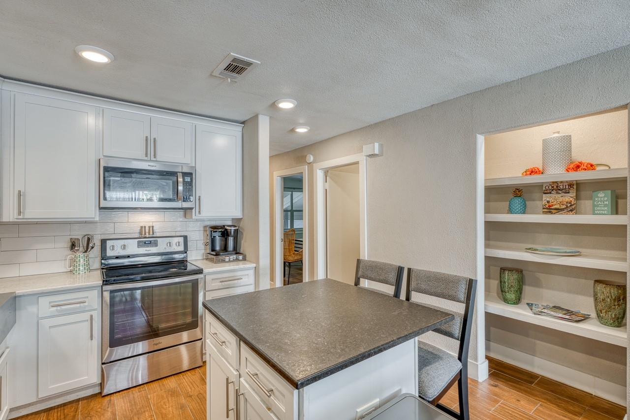 104 Cove E Horseshoe Bay TX 78657