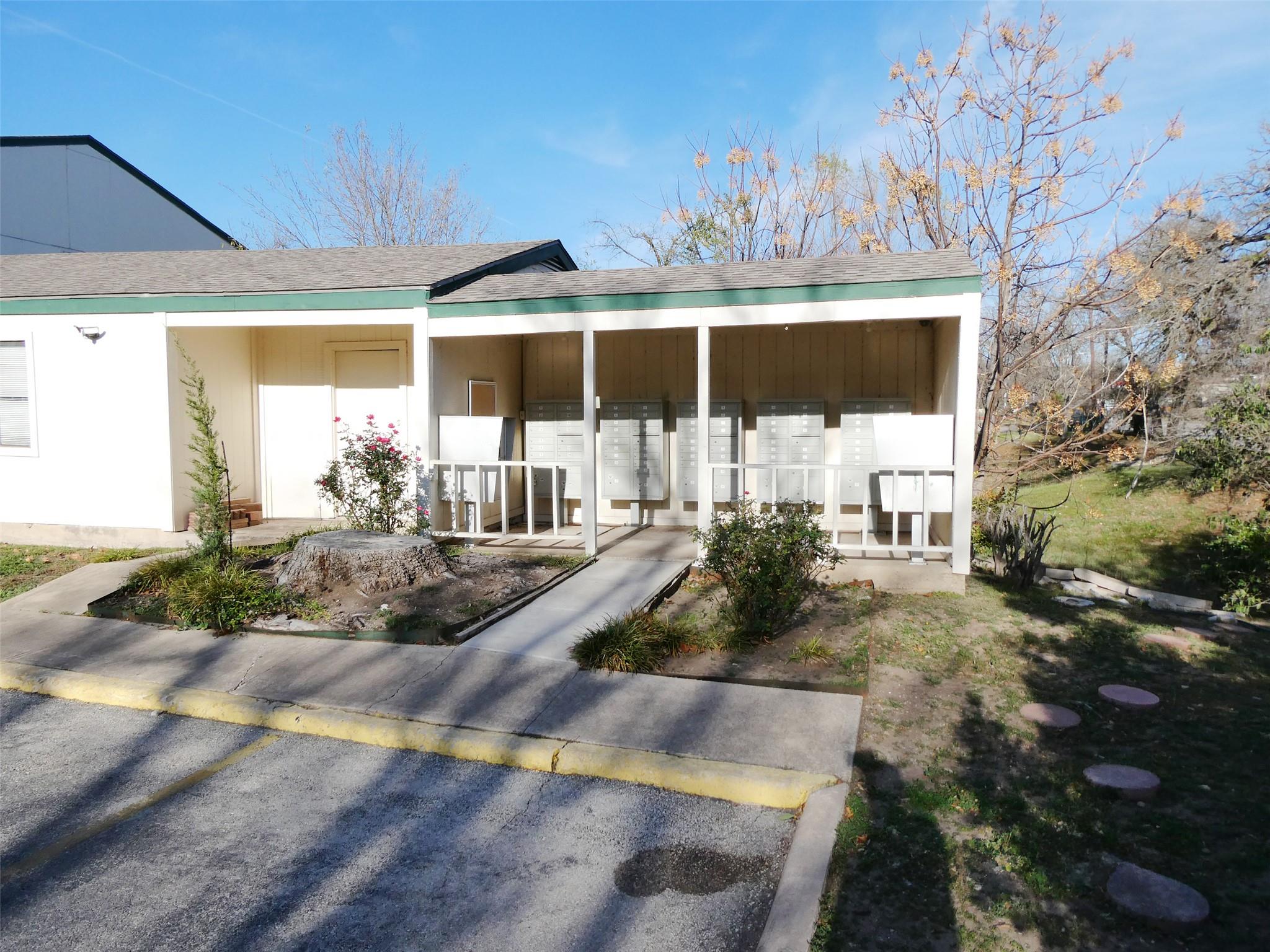 6718 Silvermine Drive Austin TX 78736