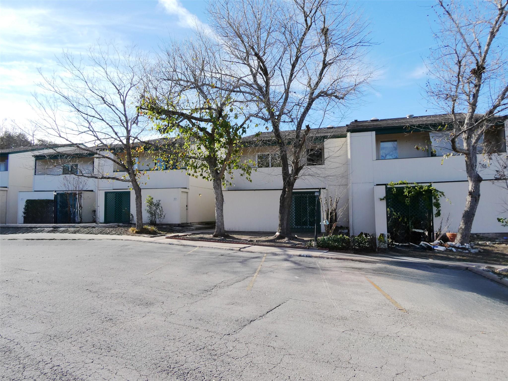 6718 Silvermine Drive Austin TX 78736