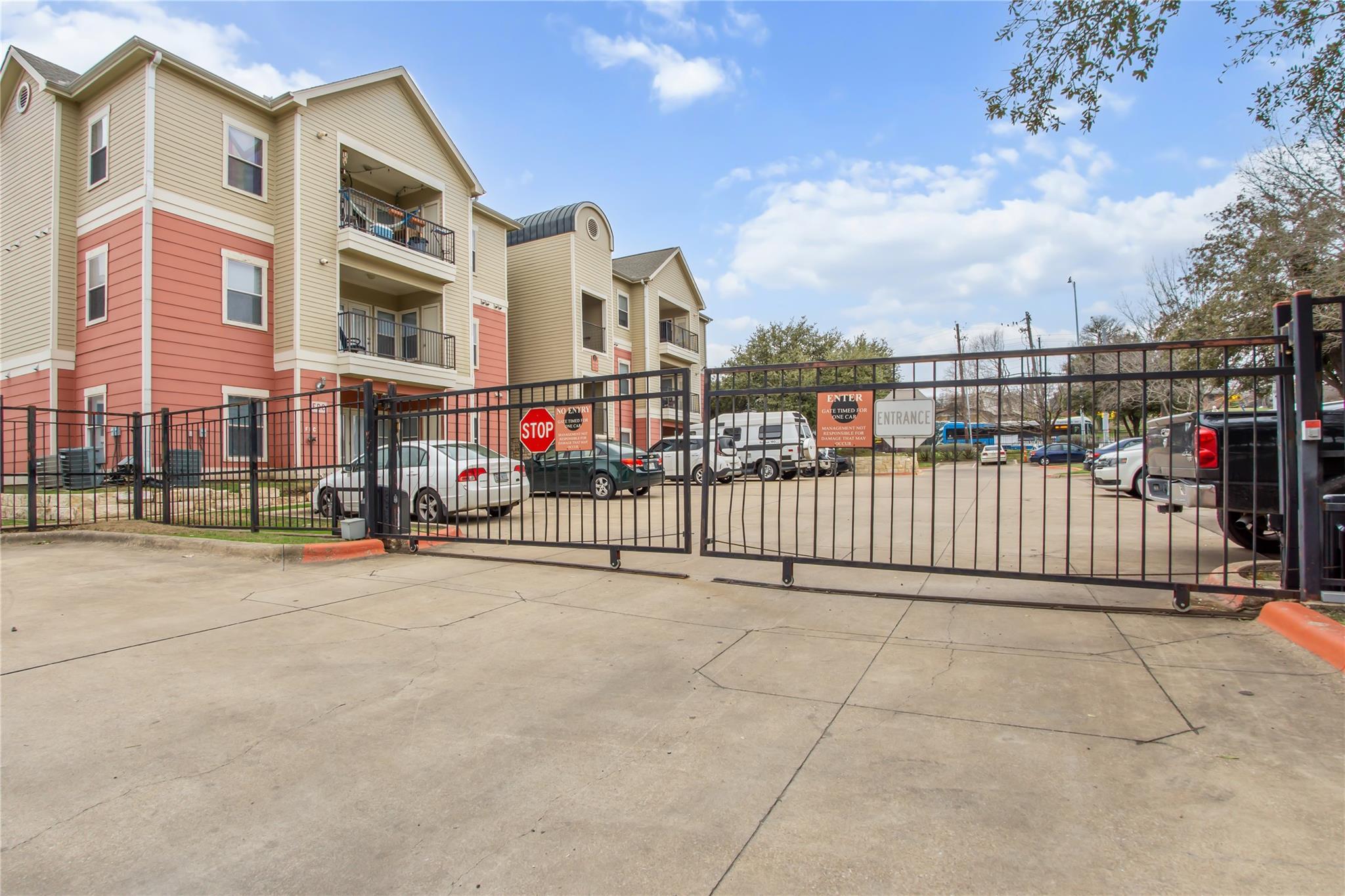 1901 Crossing Place Austin TX 78741
