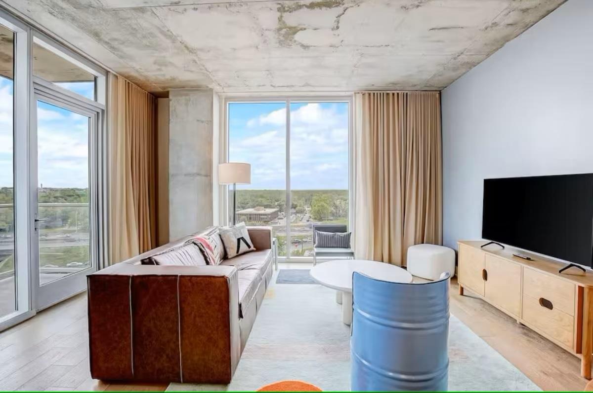 48 East Avenue Austin TX 78701