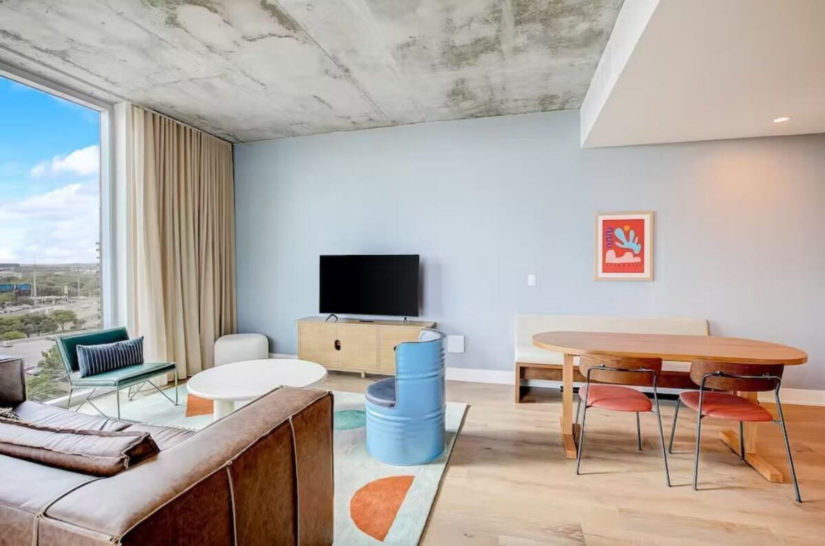 48 East Avenue Austin TX 78701